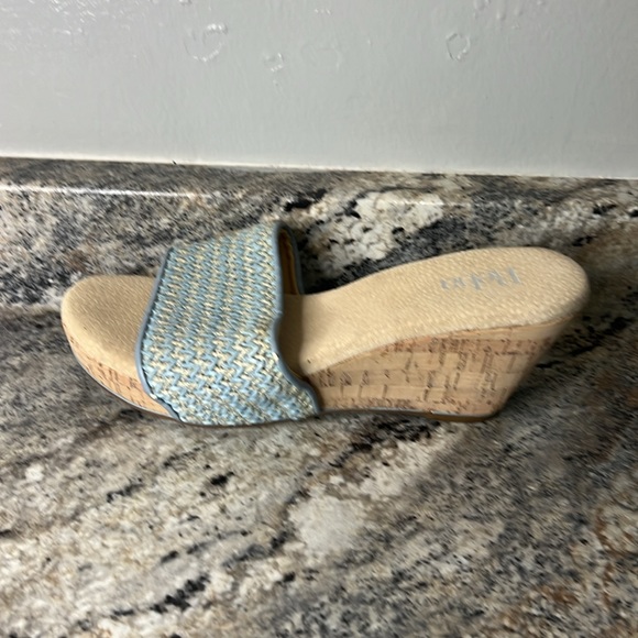 Reba wedge open toe and open heel sandals for women. Size 8 - Picture 10 of 11